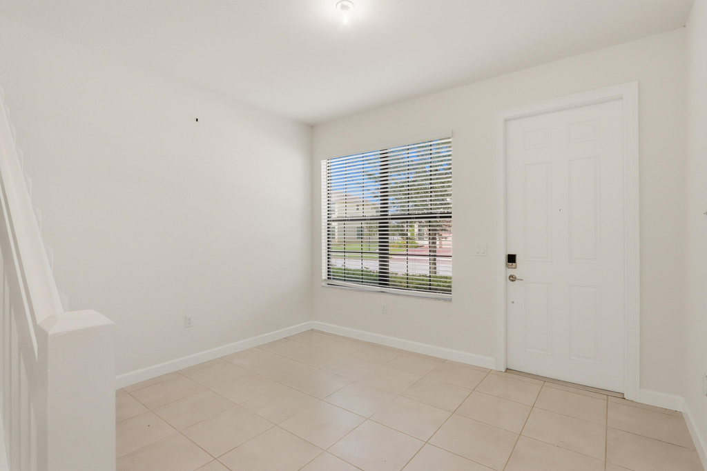 10021 W Villa Circle - Photo 5
