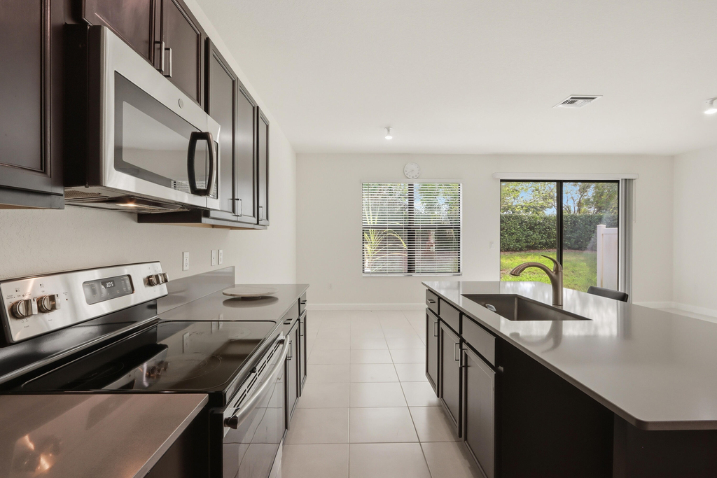10021 W Villa Circle - Photo 7