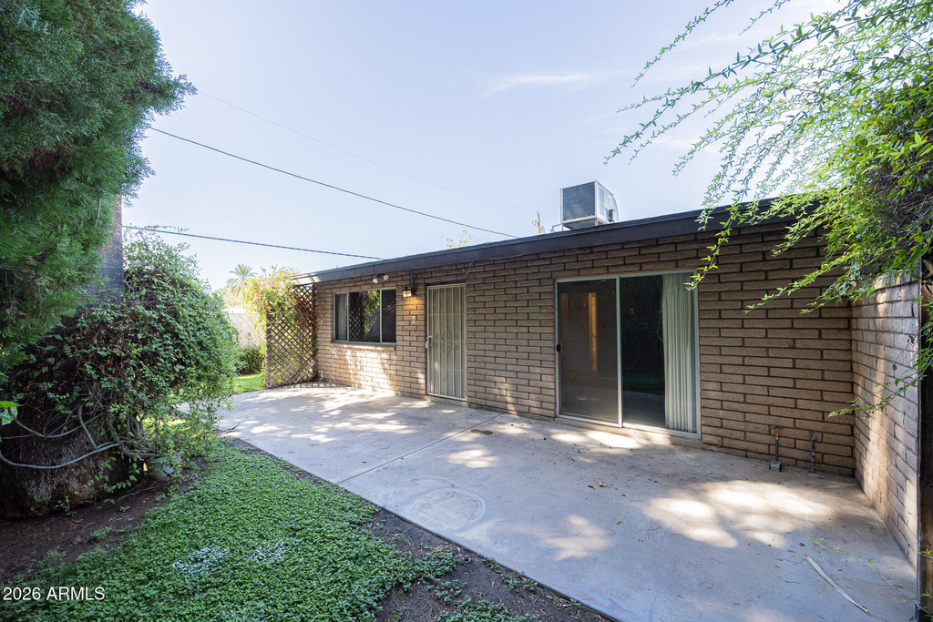 2219 W Morten Avenue - Photo 1