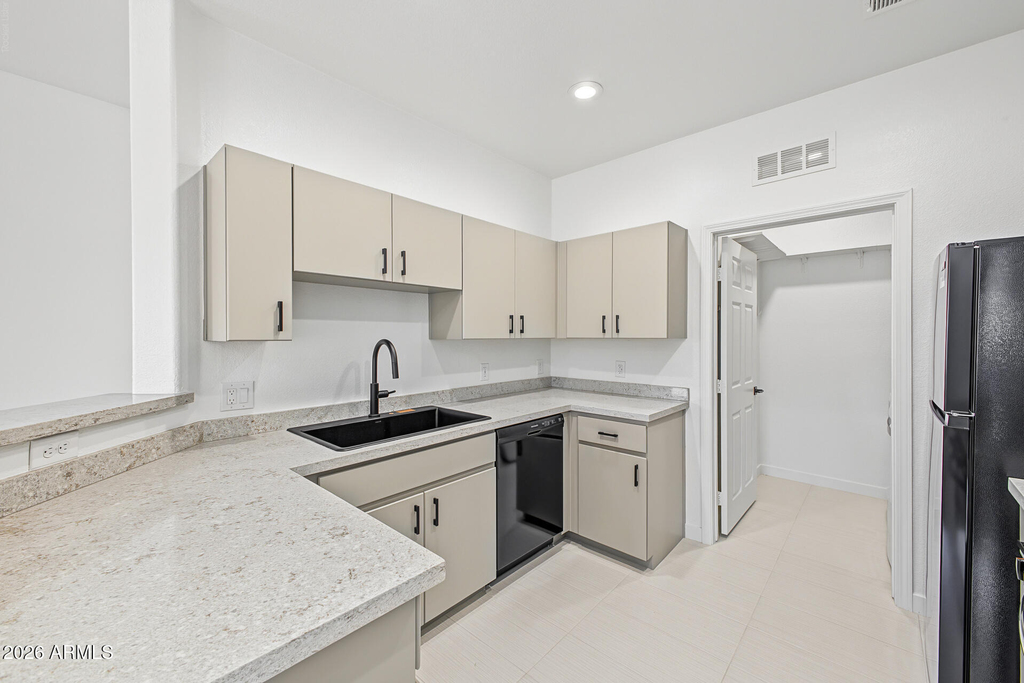 14250 W Wigwam Boulevard - Photo 8