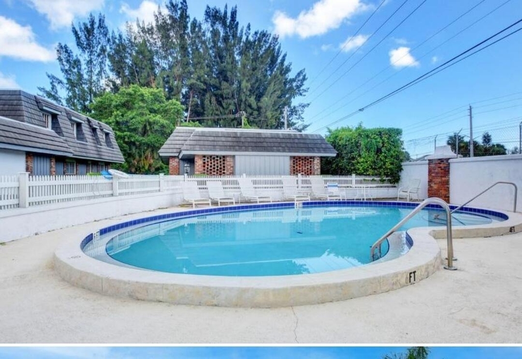 415 Pine Tree Court - Photo 2