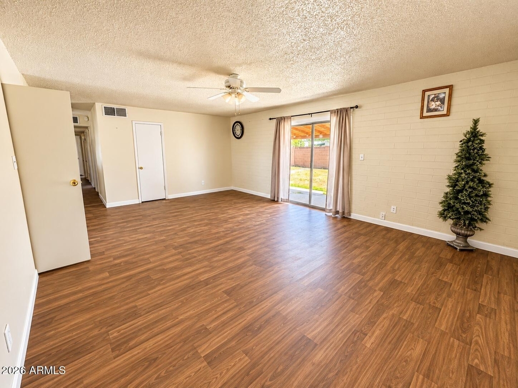 5723 N 62nd Avenue - Photo 3