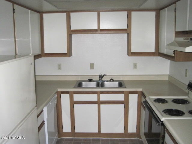 1340 N Recker Road - Photo 2