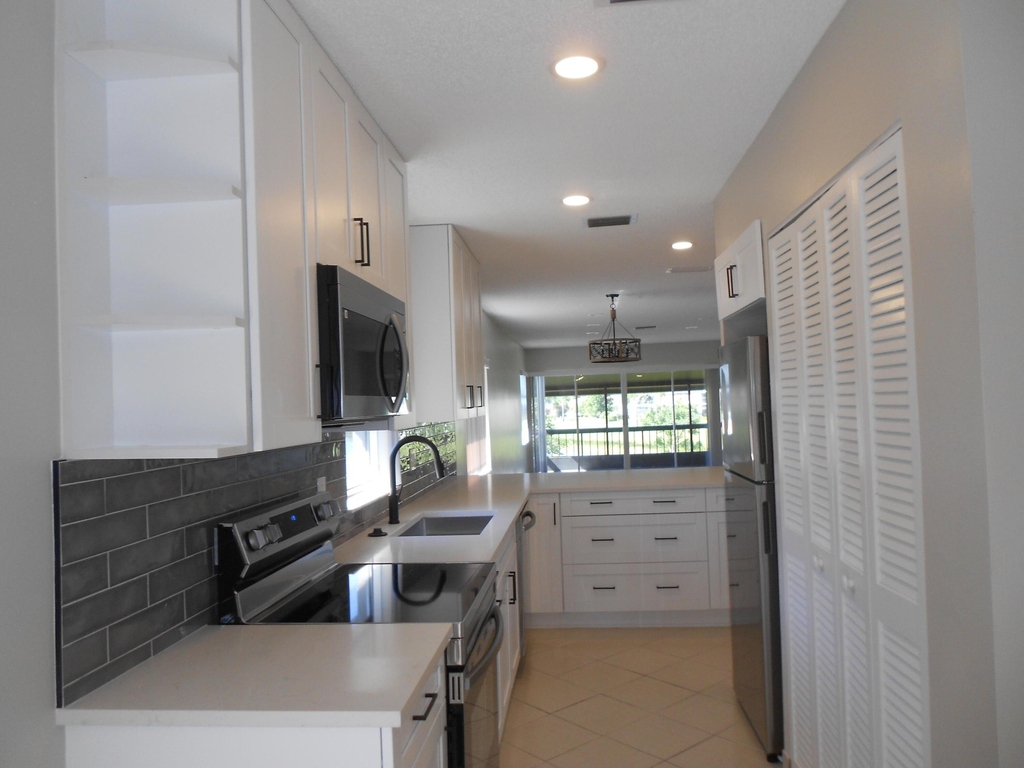 13809 Royal Palm Court - Photo 3
