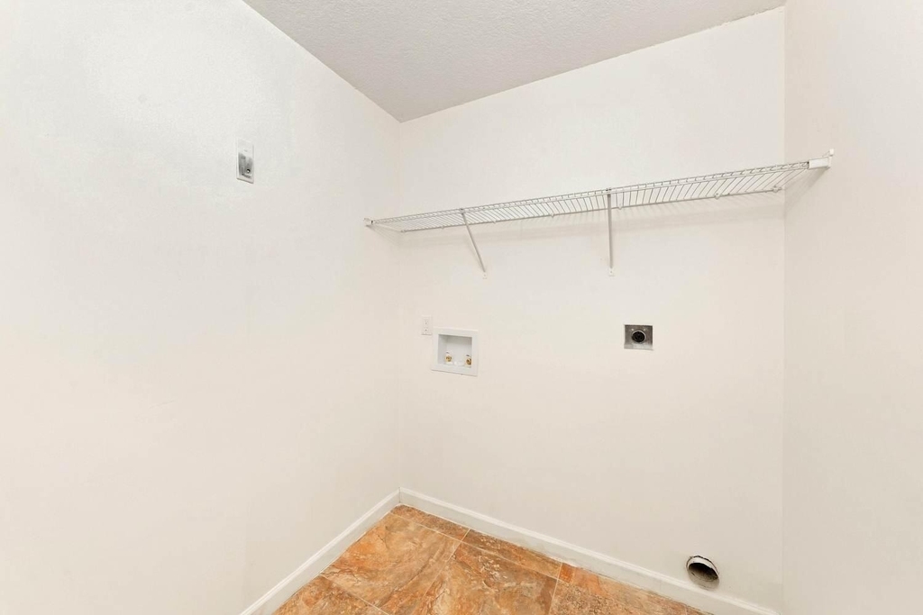 1566 Hollyhock Road - Photo 12