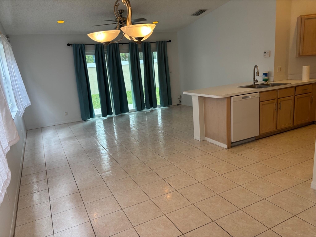 4262 Nw 1st Place - Photo 3