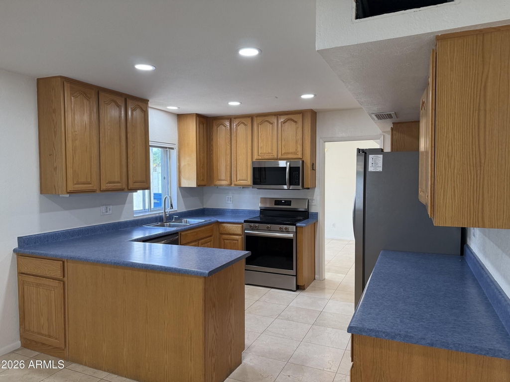 621 E Calavar Road - Photo 4