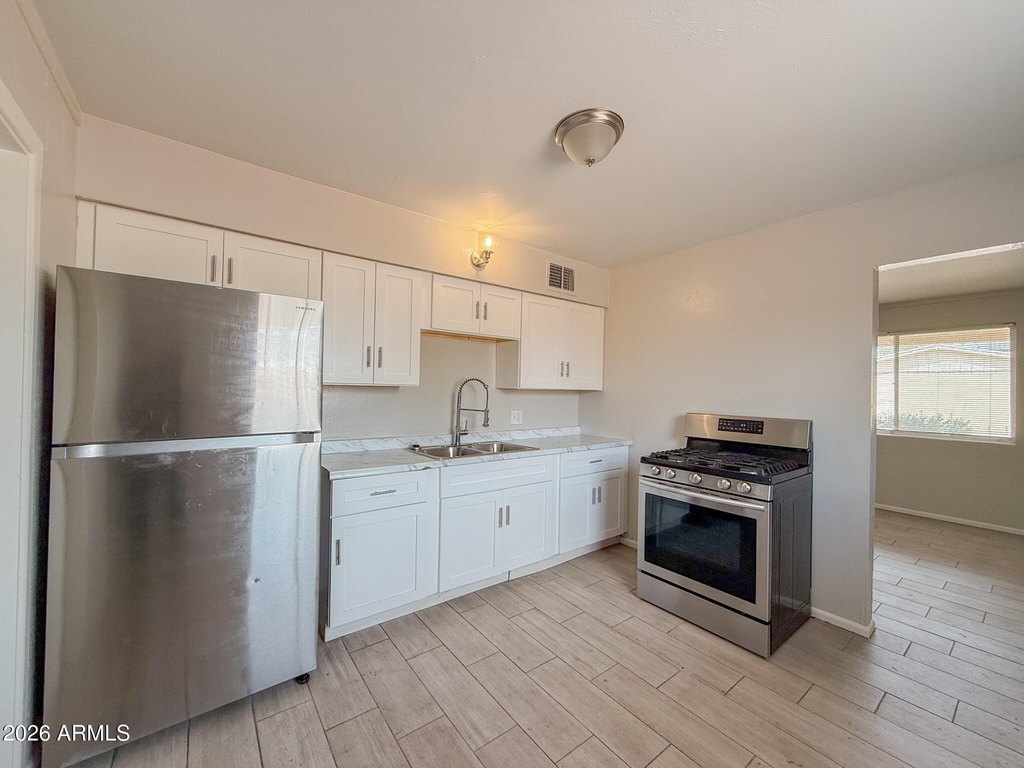 1721 E Sheridan Street - Photo 7