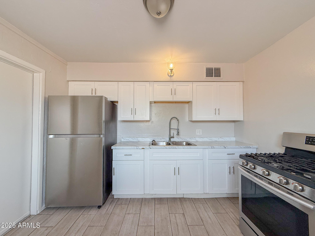1721 E Sheridan Street - Photo 8