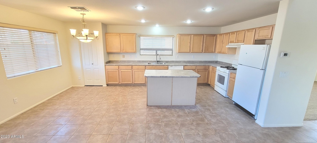 306 W Hereford Drive - Photo 5