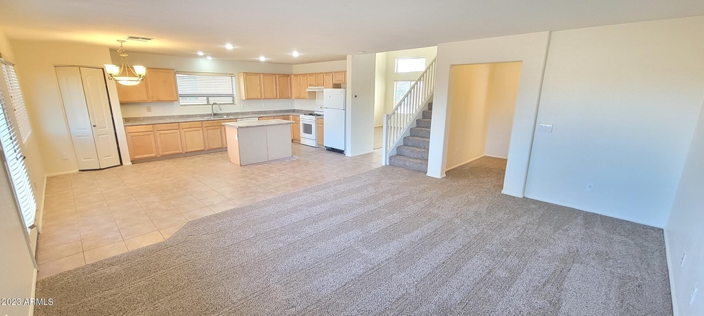 306 W Hereford Drive - Photo 2