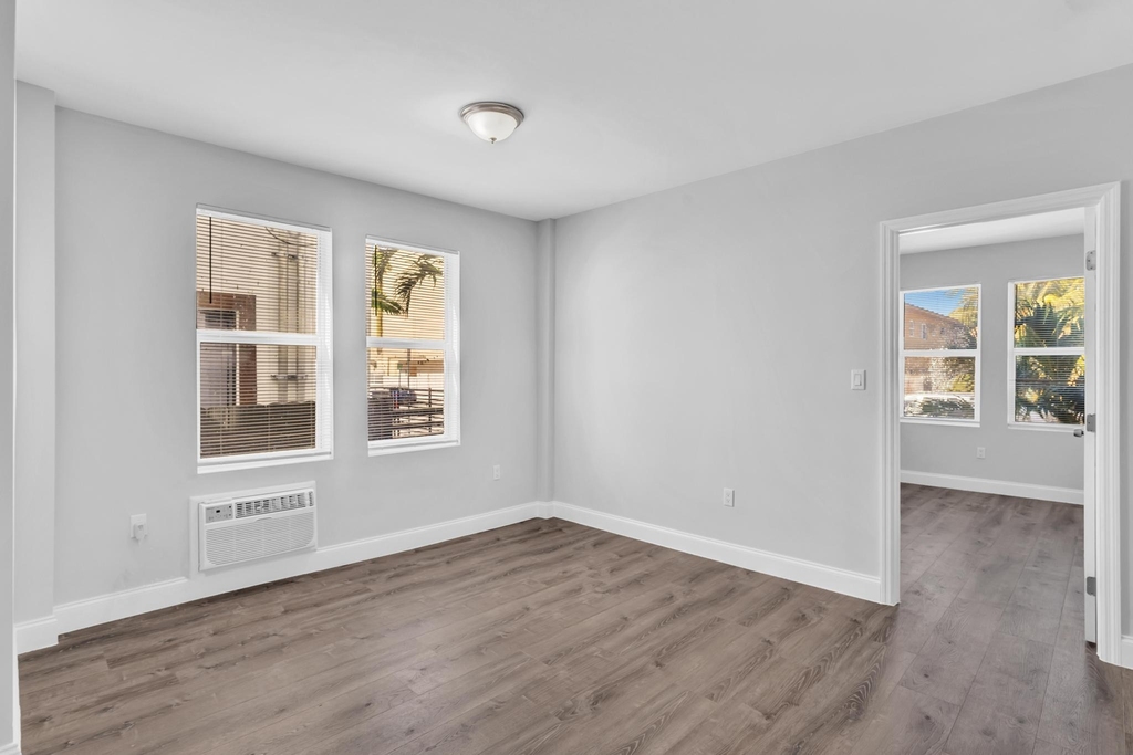 1142 Sw 4th Street - Photo 7
