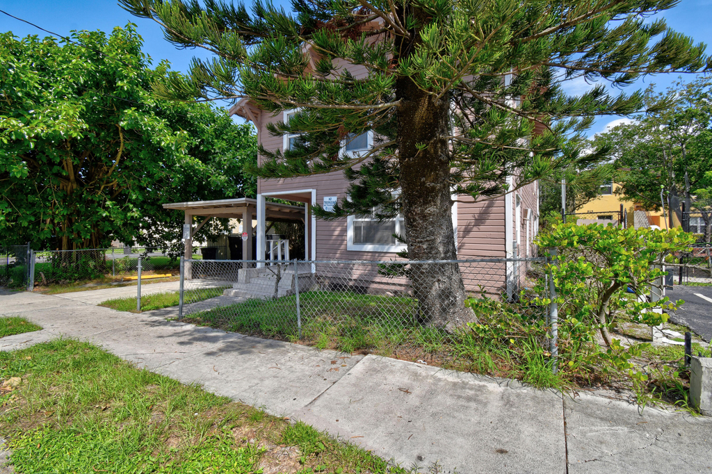 885 7th Street - Photo 2