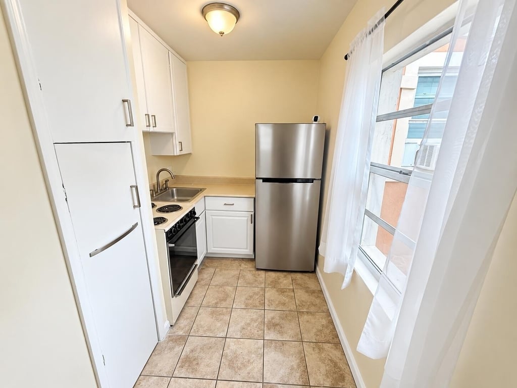 2735 Ne 9th Avenue - Photo 0