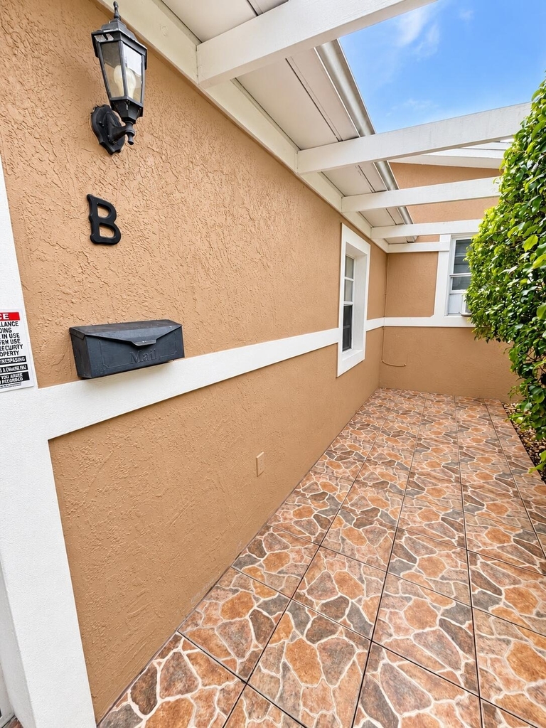 2735 Ne 9th Avenue - Photo 4