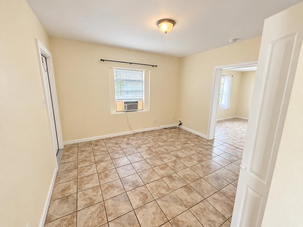 2735 Ne 9th Avenue - Photo 1