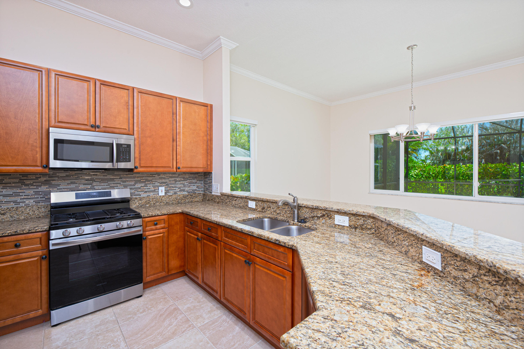 421 Sw Crabapple Cove - Photo 5
