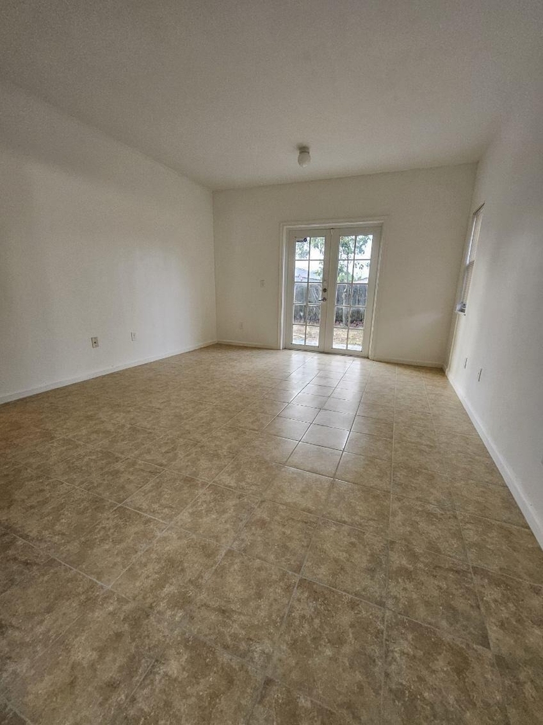 2957 Saginaw Avenue - Photo 7
