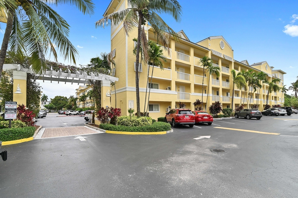 1501 E Broward Boulevard - Photo 1