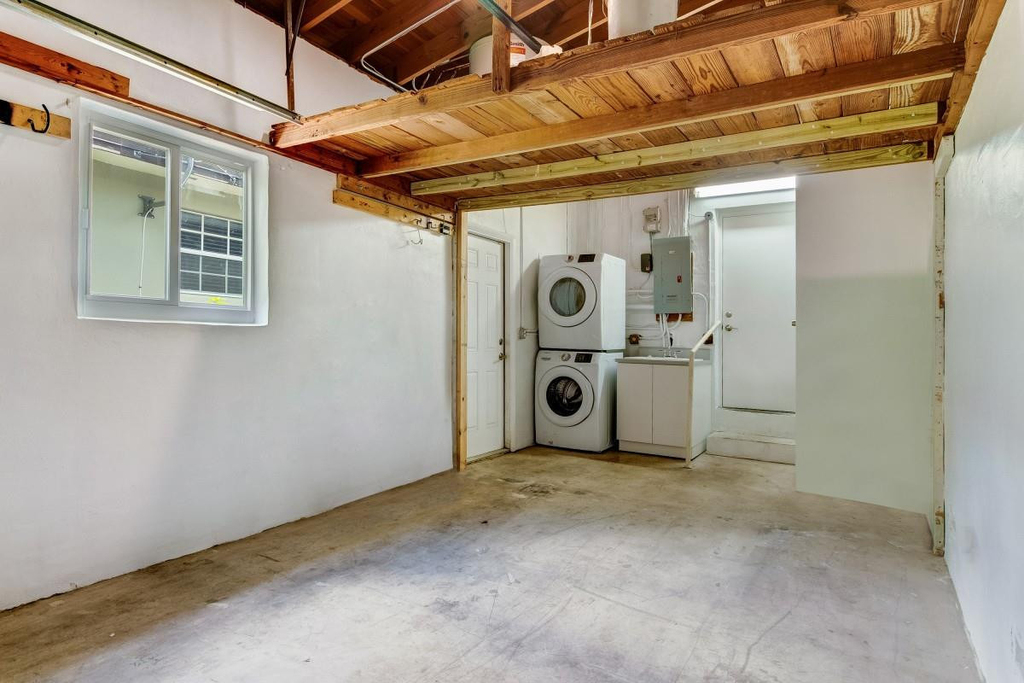 901 Santiago Street - Photo 10