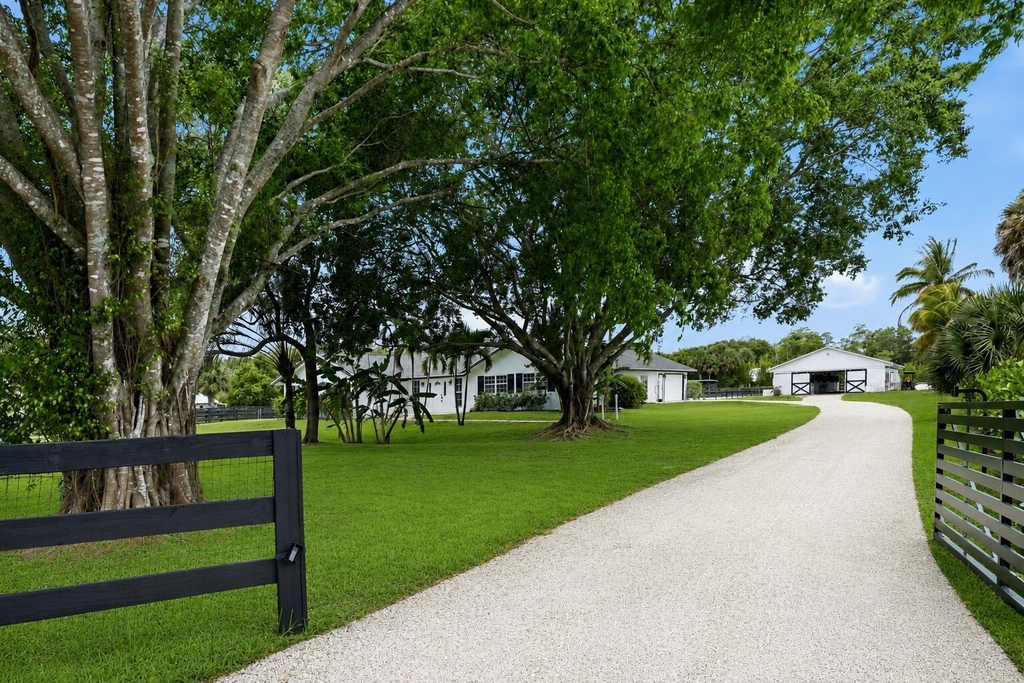 785 Cindy Drive - Photo 3