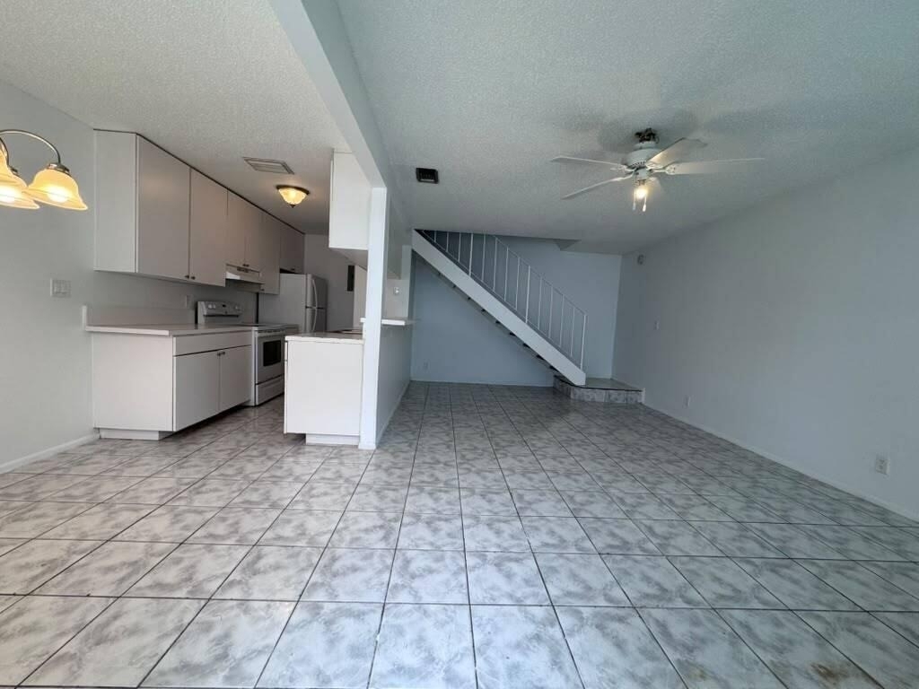 208 E Tiffany Drive - Photo 4