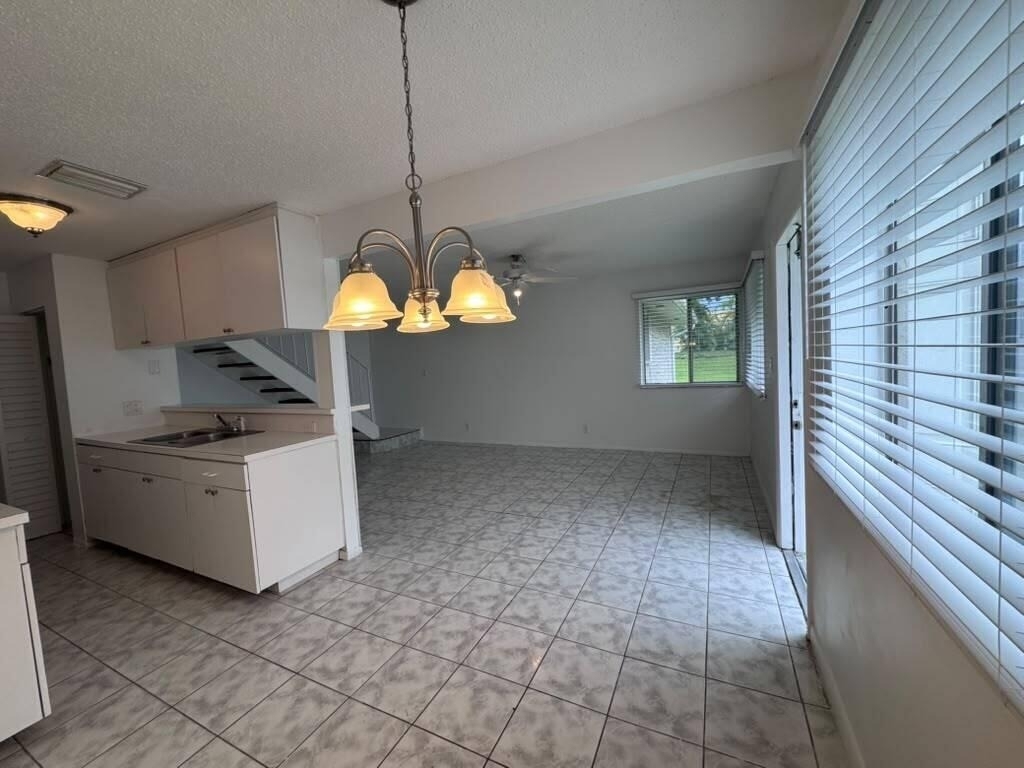 208 E Tiffany Drive - Photo 2