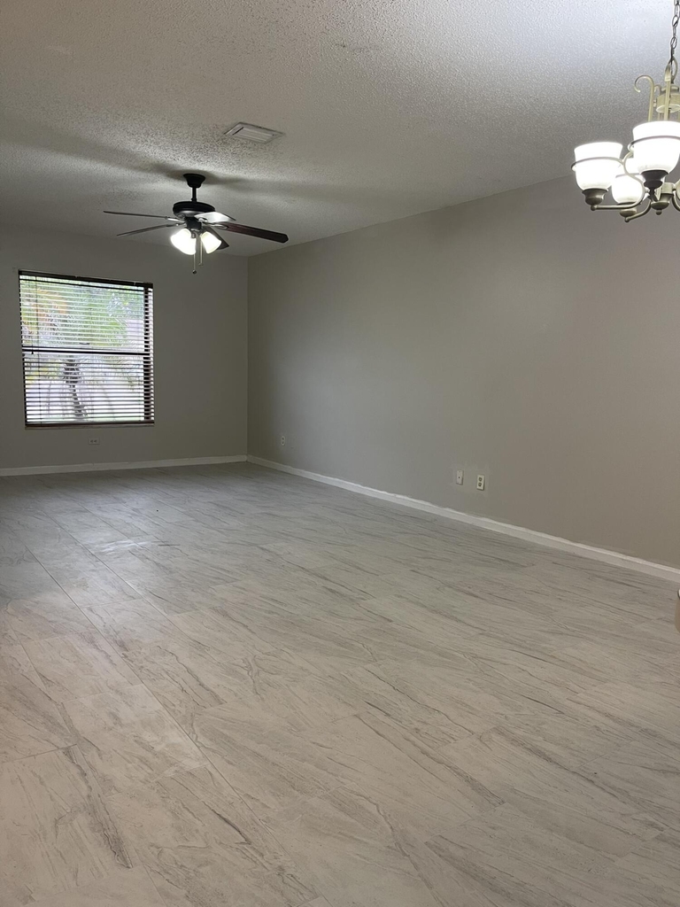 1407 White Pine Drive - Photo 3