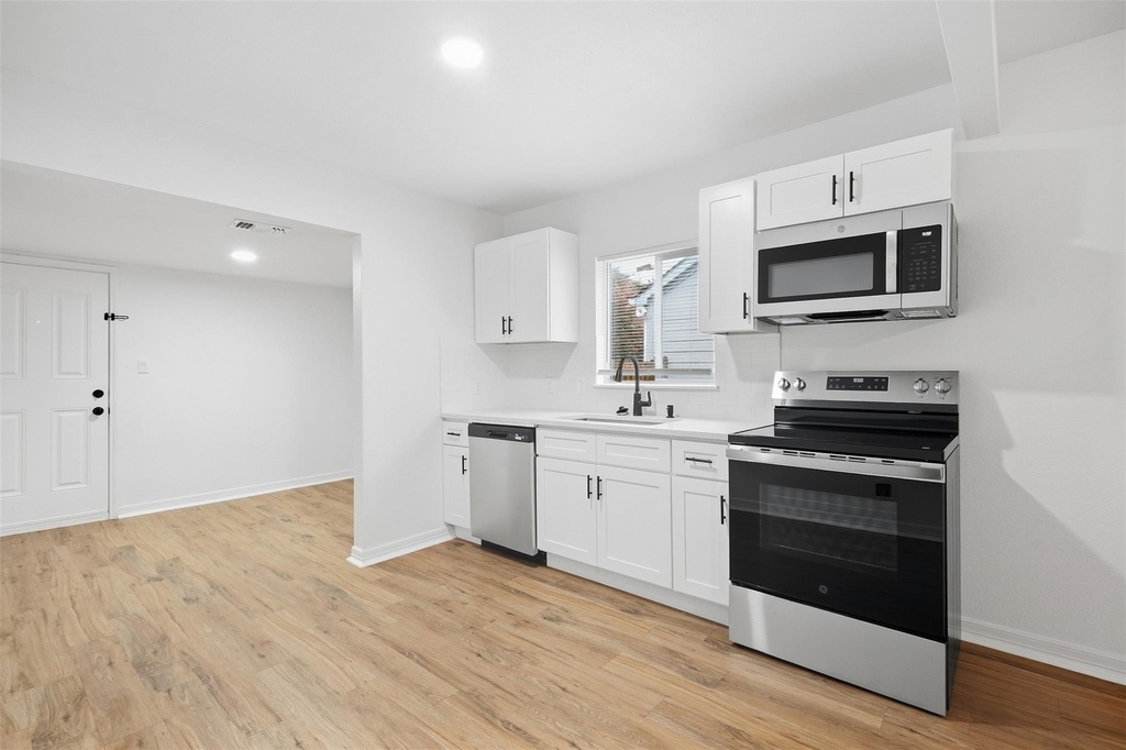 920 E Chaffin Street - Photo 3