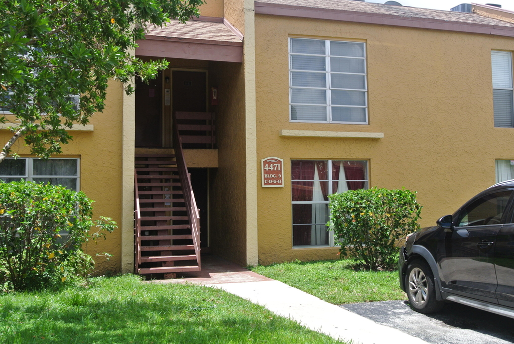 4471 Treehouse Lane - Photo 0