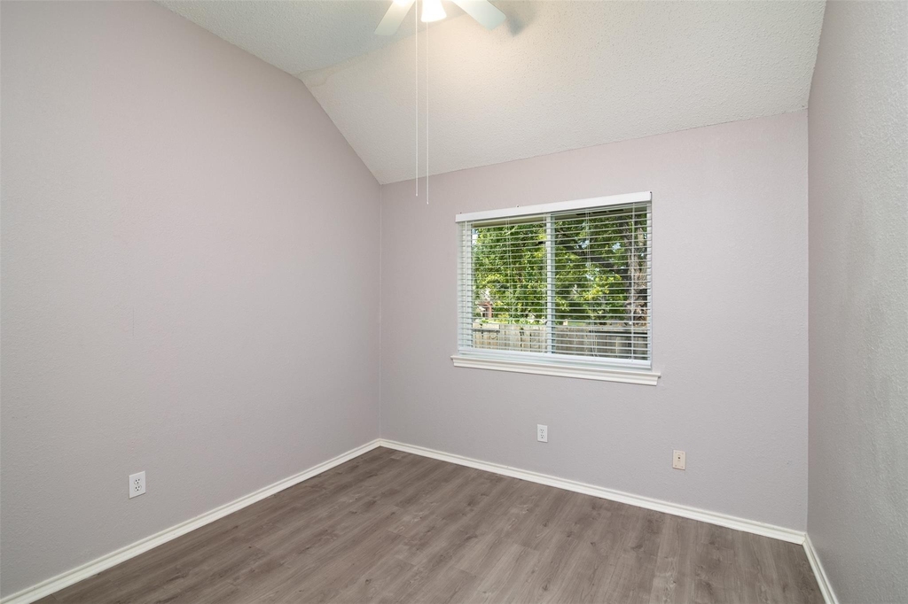 1329 Maywood Court - Photo 15