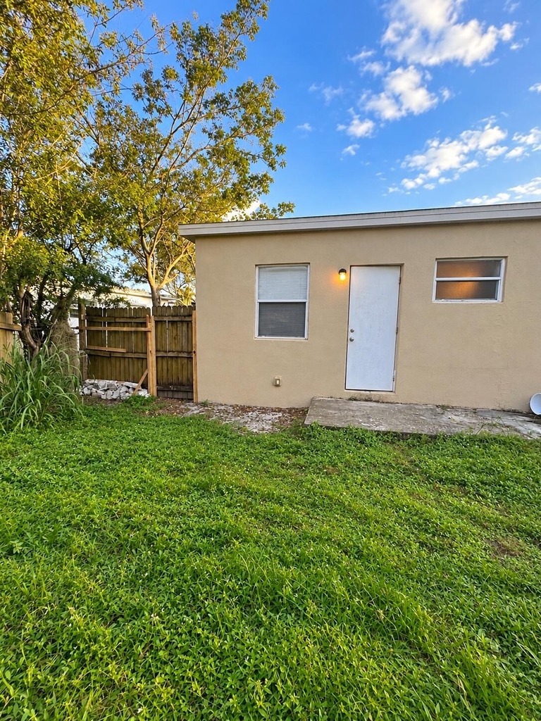 1711 Nw 7th Street - Photo 13