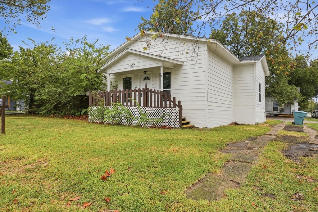 1102 E Lamar Street - Photo 23
