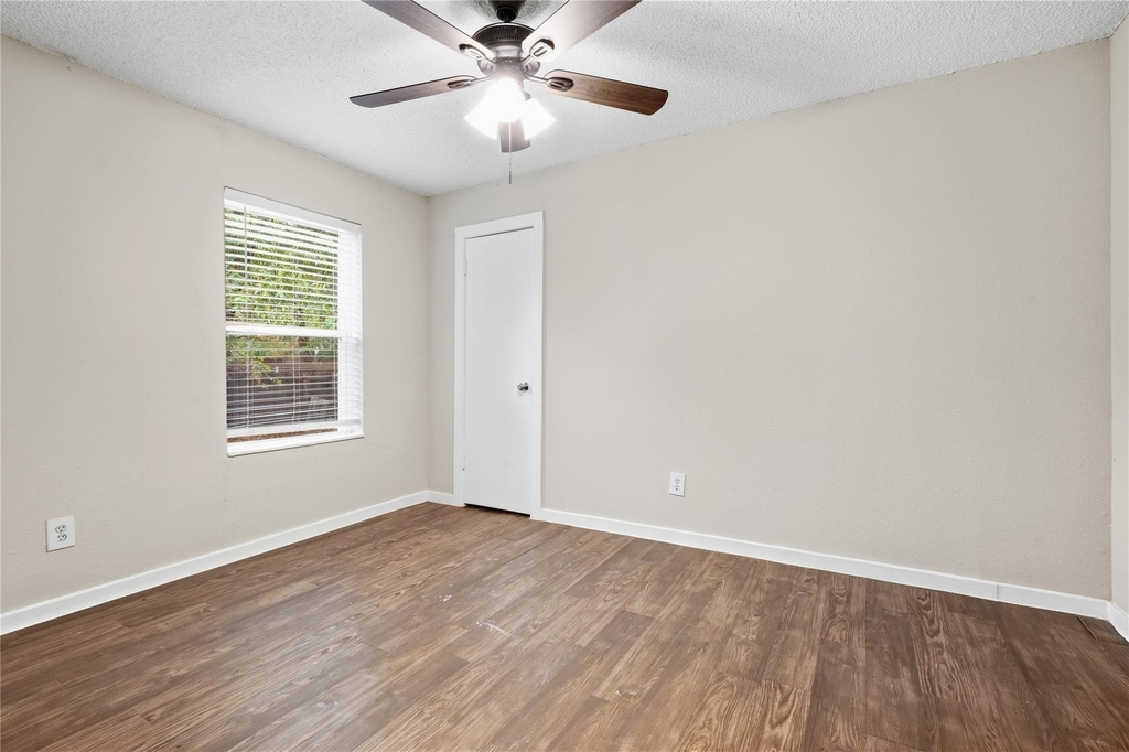 1102 E Lamar Street - Photo 17