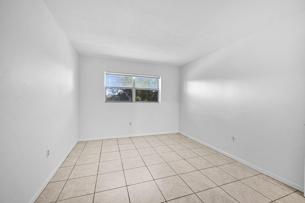 199 Sw 15th Street - Photo 16