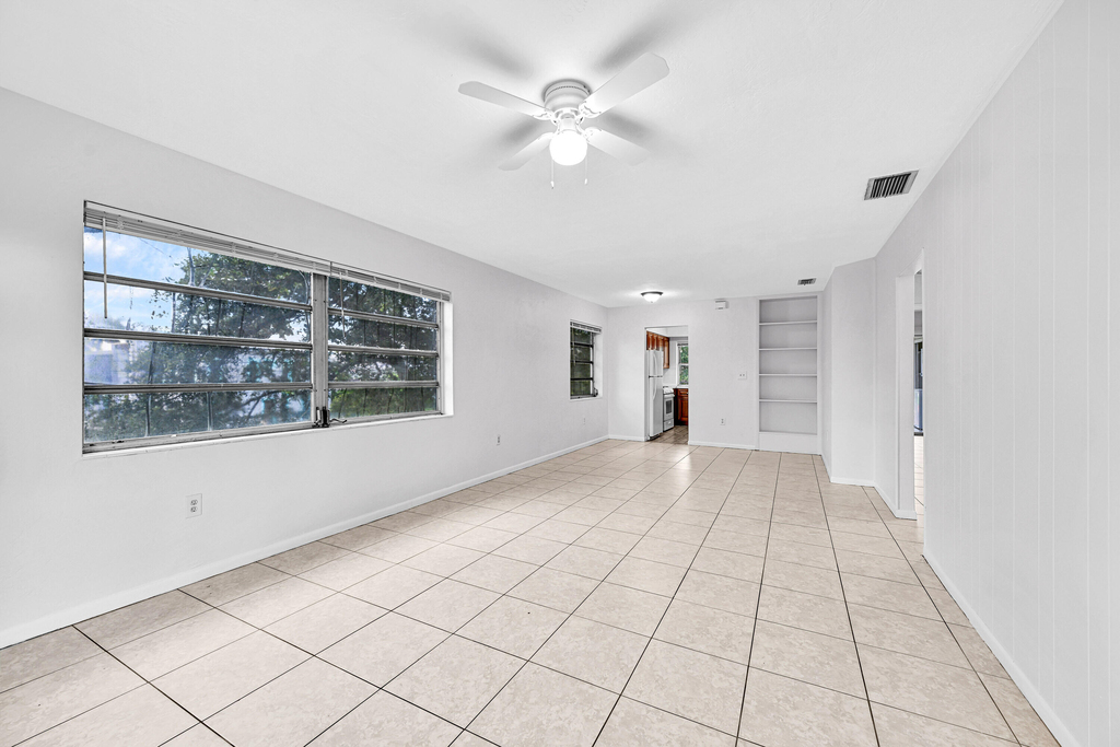 199 Sw 15th Street - Photo 2