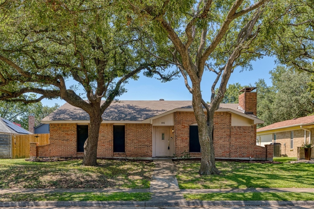 416 Lincoln Drive - Photo 0