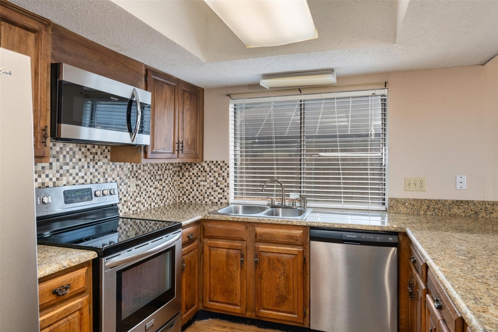 416 Lincoln Drive - Photo 9