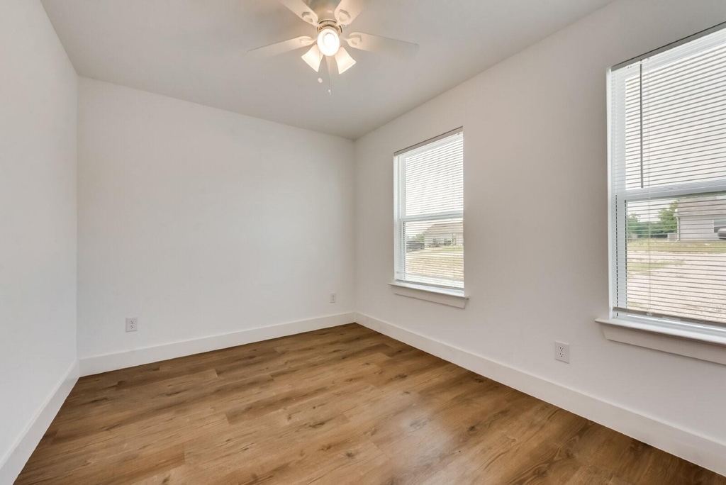108 James Court - Photo 12