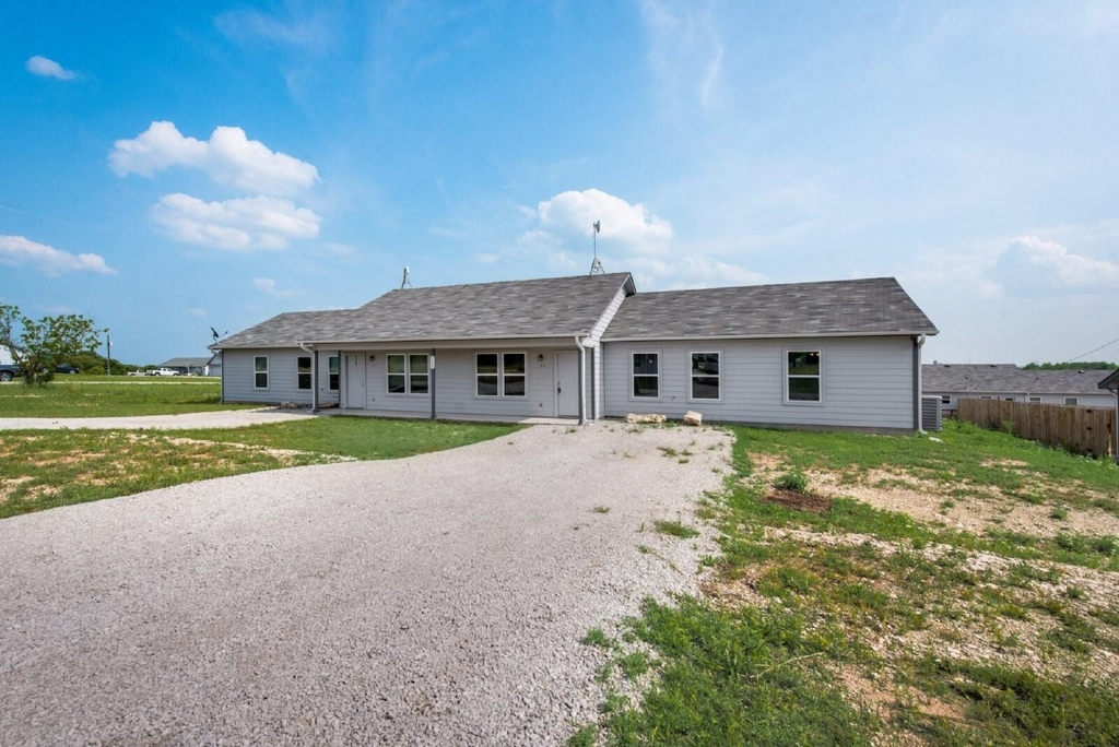 108 James Court - Photo 2