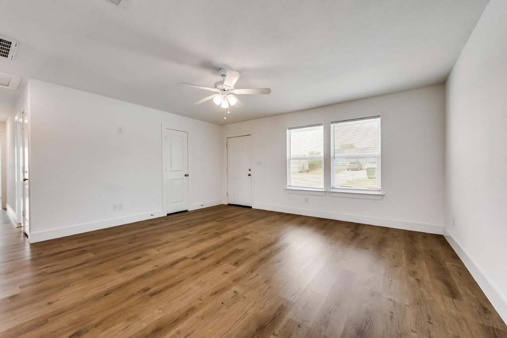 108 James Court - Photo 8