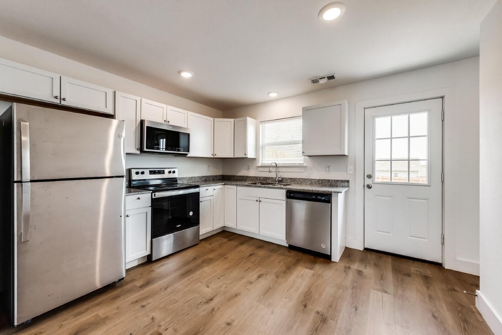108 James Court - Photo 9