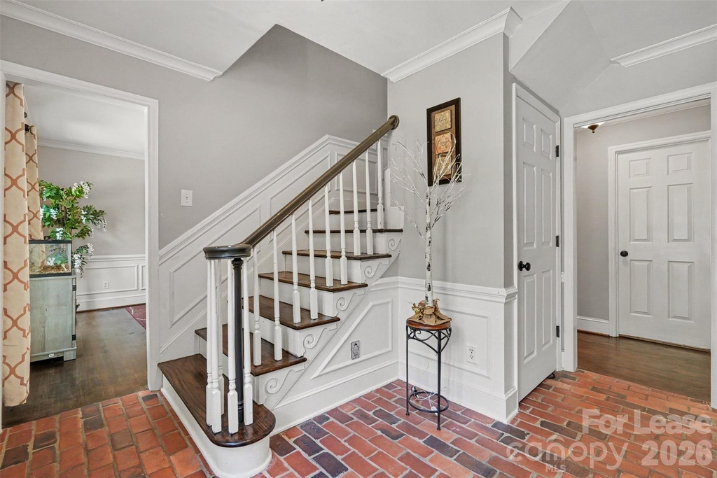 5812 Camelot Road - Photo 4