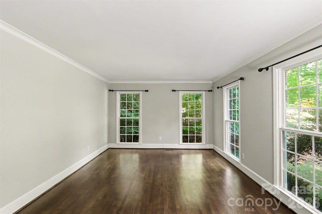 5812 Camelot Road - Photo 8