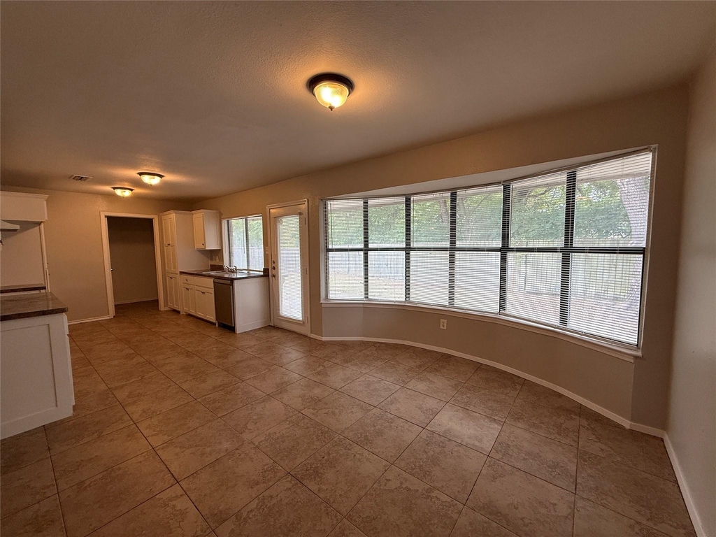 1464 Larchmont Drive - Photo 6