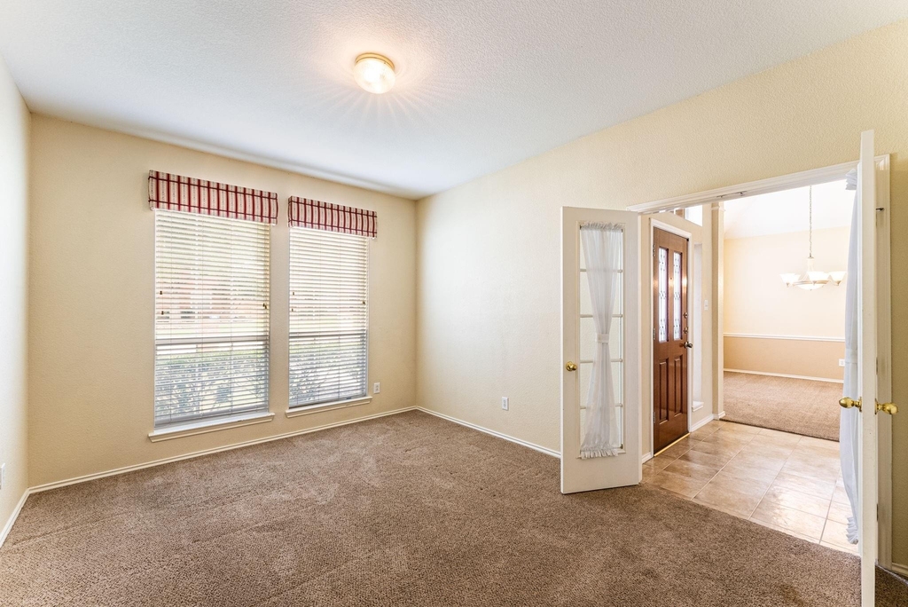 922 Creekbend Drive - Photo 12