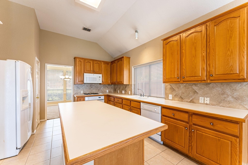 922 Creekbend Drive - Photo 9