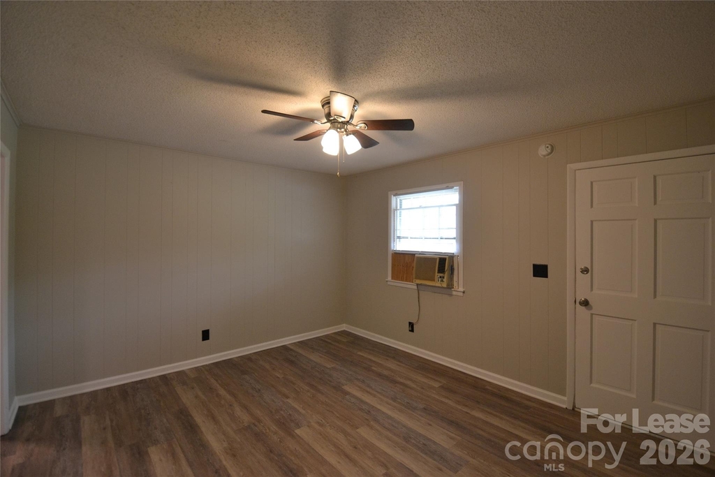 102 Sunset Drive - Photo 4