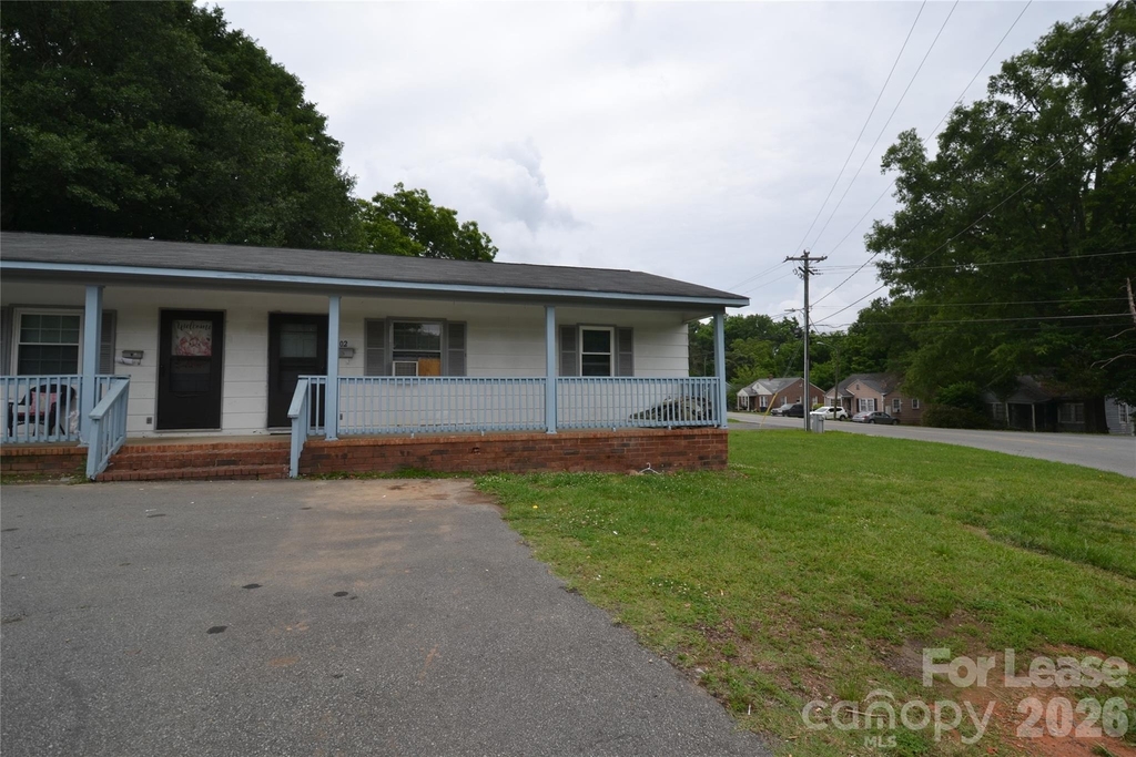 102 Sunset Drive - Photo 1