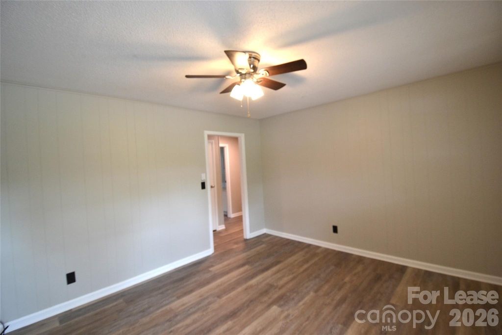 102 Sunset Drive - Photo 2